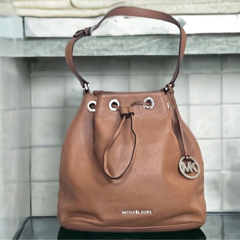 EUC Michael Kors Jules Large Bucket Shoulder Bag